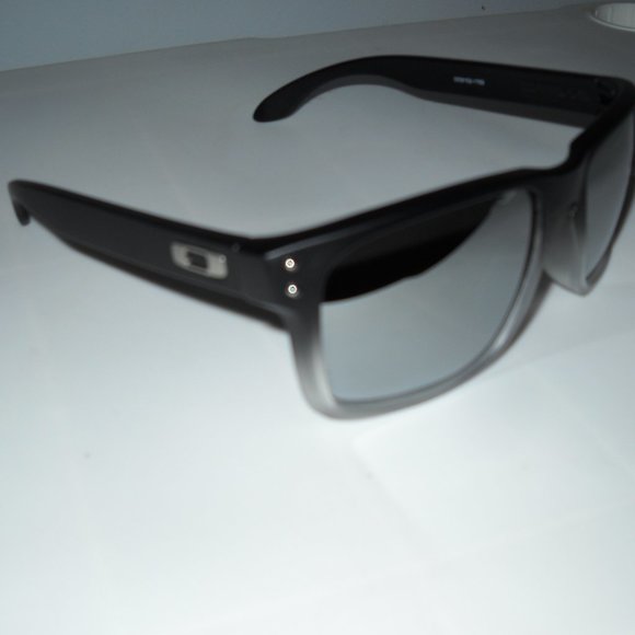 Oakley Accessories - Women's Oakley Holbrook Sunglasses Polarized "LIKE NEW"